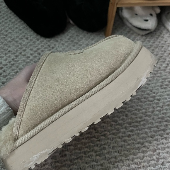 UGG Slippers - Picture 4 of 4